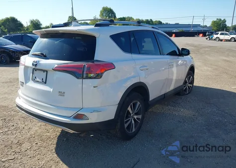 2016 Toyota Rav4 Xle z USA, uszkodzony, nr VIN 2T3RFREV3GW486582